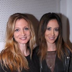 Exclusif - Fabienne Carat (D) et sa soeur Carole (G) - Cocktail après la première représentation de la pièce de théâtre " Un conseil d'Ami " au Studio Marigny à Paris, France. Le 12 Avril 2023. © Bertrand Rindoff / Bestimage