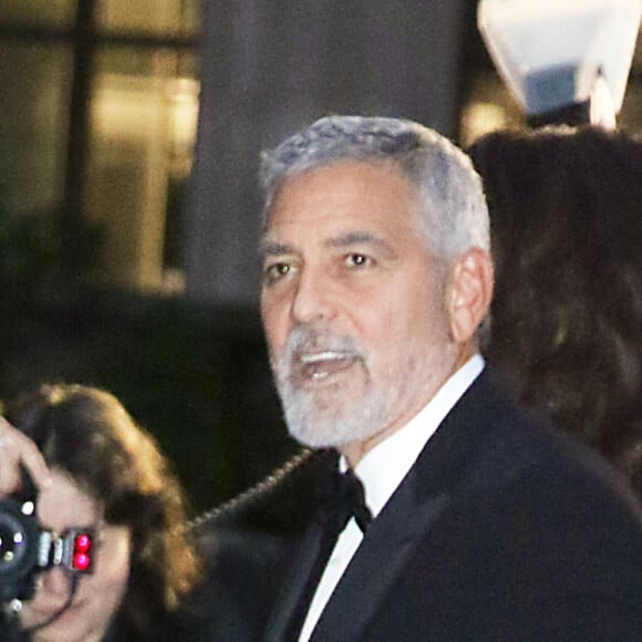 Amal Clooney et son mari George Clooney à la soirée "The Clooney Foundation For Justice" à la bibliothèque publique de New York, le 29 septembre 2022. 