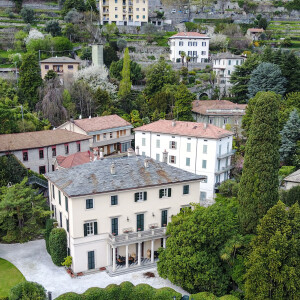 Achetée 10 millions d'euros en 2007, l'acteur la revend 100 millions d'euros, en raison d'importants travaux effectués
Vue aérienne de la Villa d'Oleandra, appartenant à l'acteur américain George Clooney à Laglio sur le Lac de Côme, Italie, le 2 avril 2017. 