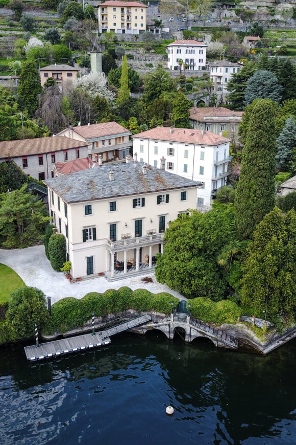 Achetée 10 millions d'euros en 2007, l'acteur la revend 100 millions d'euros, en raison d'importants travaux effectués
Vue aérienne de la Villa d'Oleandra, appartenant à l'acteur américain George Clooney à Laglio sur le Lac de Côme, Italie, le 2 avril 2017. 