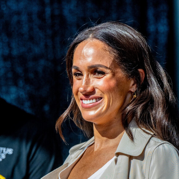 Ce lieu associatif vient en aide à des jeunes filles et à des femmes sans domicile fixe et se bat, notamment, contre la précarité menstruelle.
Meghan Markle aux Invictus Games à Dusseldorf. Le 16 septembre 2023.