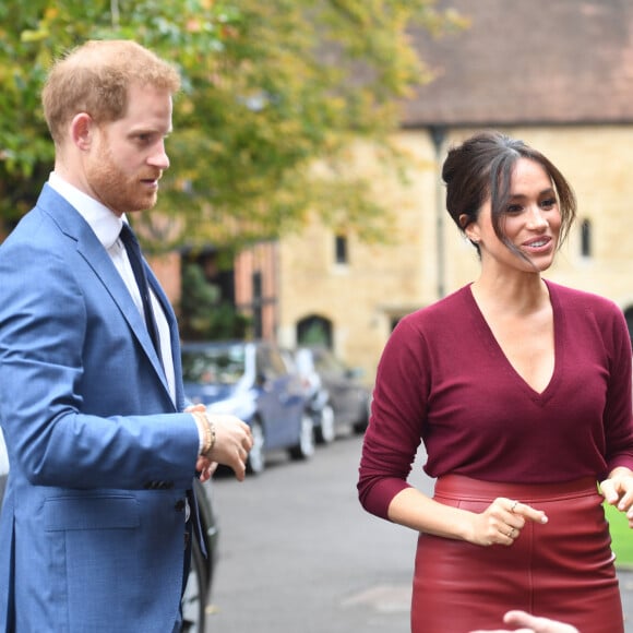 Le prince Harry, duc de Sussex, et Meghan Markle, duchesse de Sussex, arrivent pour une réunion sur l'égalité des genres avec les membres du Queen's Commonwealth Trust et du sommet One Young World au château de Windsor.