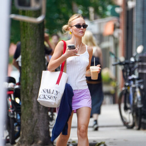 Lily-Rose Depp est passée prendre un café glacé à New York le 12 septembre 2022.