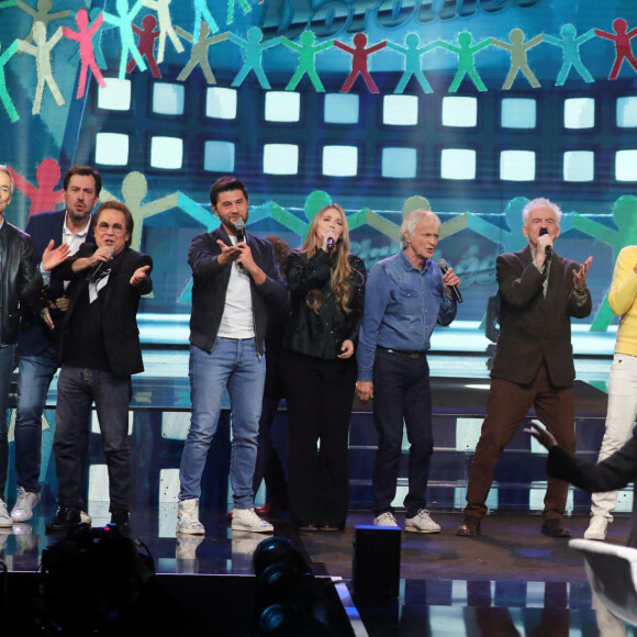 Exclusif - No Web - No Tabloids - Bernard Minet, Christophe Beaugrand, Hélène Rollès, Dave, Jacky (Jacques Jakubowicz), Cyril Féraud, Francine Chantereau et Dorothée - Surprises - Enregistrement de l'émission "La Chanson secrète 10" diffusée sur TF1 le 22 janvier 2022 © Jacovides-Moreau / Bestimage Après le succès des précédentes éditions, « LA CHANSON SECRETE », présentée par N.ALIAGAS et produite par DMLS TV, revient sur TF1. 8 artistes ne savent rien de ce qui va se passer pour eux ! Ils ont accepté de jouer le jeu, de se laisser totalement surprendre, émouvoir, parfois même déstabiliser car ils vont découvrir en même temps que les téléspectateurs une surprise : une chanson qui leur est chère revisitée et réinterprétée par un artiste. Des mises en scène spectaculaires au service de l’émotion… Et des émotions fortes pour l’artiste assis dans le fauteuil grâce à la venue sur le plateau de proches et d’invités inattendus. Les téléspectateurs seront aux premières loges pour vivre ces moments d’intimité musicale rare.  Exclusive - No Web No Blog pour Belgique et Suisse 