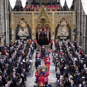 Le président français Emmanuel Macron et sa femme Brigitte - Service funéraire à l'Abbaye de Westminster pour les funérailles d'Etat de la reine Elizabeth II d'Angleterre. Le 19 septembre 2022 © Danny Lawson / PA via Bestimage