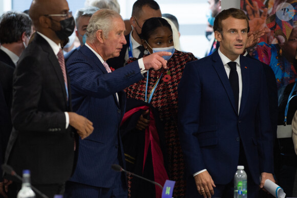 Le prince Charles, prince de Galles, le président Emmanuel Macron lors de la réunion à propos du Greenwall (Grande muraille verte), une initiative de l'Union africaine pour lutter contre les effets du changement climatique et de la désertification en Afrique en marge de la COP26 le 1er novembre 2021. © Raphael Lafargue / Pool / Bestimage