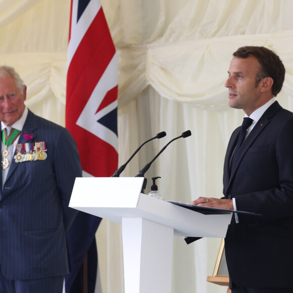Reste à savoir ce que Charles III va offrir à son hôte français
Le prince Charles, prince de Galles, Camilla Parker Bowles, duchesse de Cornouailles et le président de la République française Emmanuel Macron lors la commémoration du 80ème anniversaire de l'appel du 18 juin du général de Gaulle au Carlton Garden à Londres, Royaume Uni, le 18 juin 2010.
