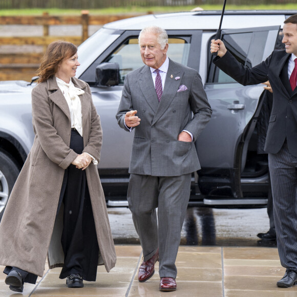 Le roi d'Angleterre va pouvoir mettre son français à contribution 
Le roi Charles III d'Angleterre en visite à Cumnock le 16 septembre 2023