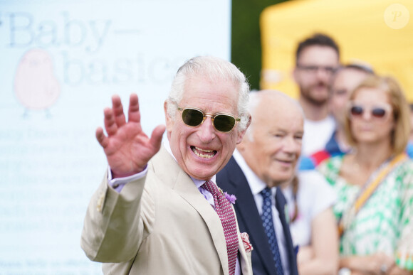 S'il le parle couramment, le roi Charles III n'a pas toujours été bon élève dans la langue de Molière selon le "Figaro"
Le roi Charles III d'Angleterre et Camilla Parker Bowles, reine consort d'Angleterre, au Sandringham Flower Show à Sandringham House (Norfolk), le 26 juillet 2023. 