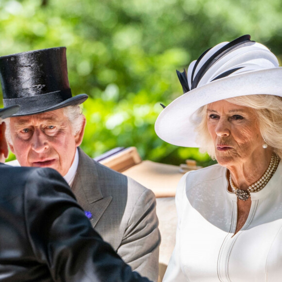 Le roi Charles III d'Angleterre et Camilla Parker Bowles, reine consort d'Angleterre, au meeting hippique Royal Ascot à Ascot, le 23 juin 2023. 