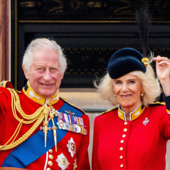 Le roi Charles III, la reine consort Camilla Parker Bowles - La famille royale d'Angleterre sur le balcon du palais de Buckingham lors du défilé "Trooping the Colour" à Londres. Le 17 juin 2023