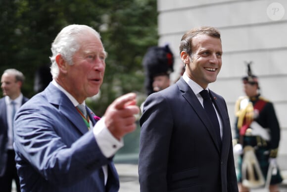 Le prince Charles, prince de Galles, Camilla Parker Bowles, duchesse de Cornouailles et le président de la République française Emmanuel Macron lors la commémoration du 80ème anniversaire de l'appel du 18 juin du général de Gaulle au Carlton Garden à Londres, Royaume Uni, le 18 juin 2010. © Tolga Akmen/Pool/Bestimage 