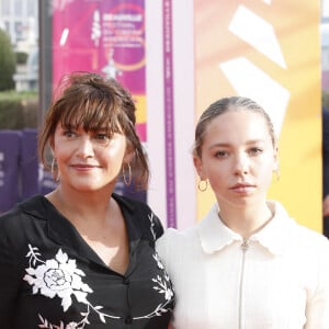Emma de Caunes et Nina - Arrivées à la première du film "Blonde" lors de la 48ème édition du festival du film américain de Deauville le 9 septembre 2022. © Denis Guignebourg / Bestimage 