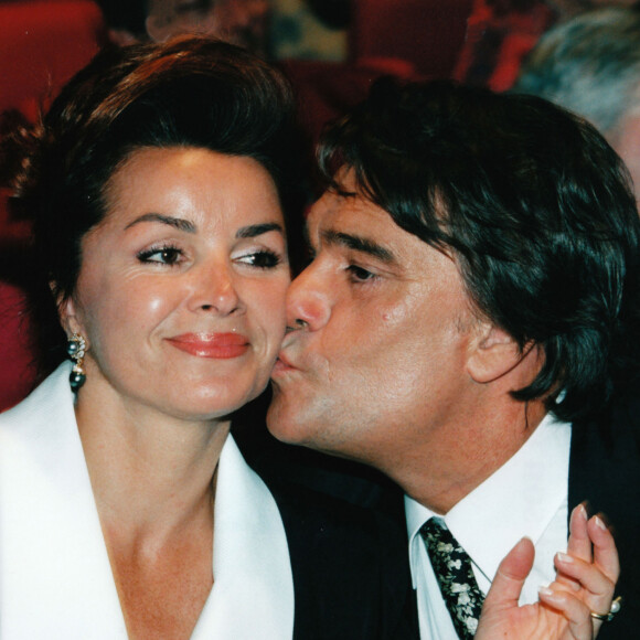 "C'est un petit garçon qui naîtra en février et sera donc Verseau, comme son grand-père", a révélé cette dernière.
Bernard Tapie et sa femme Dominique.