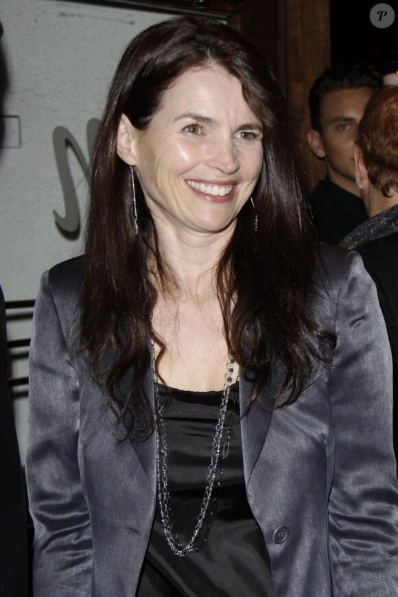La lumineuse Julia Ormond à l'occasion du dîner pré-Oscars qui s'est tenu au restaurant Madeo, à Los Angeles, le 6 mars 2010.