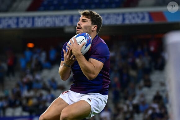 Cette détermination est naturelle chez lui. Mais elle s'est accentuée après un drame familial.
Antoine Dupont ( - France ) - - Coupe du Monde de Rugby France 2023 du match de Poule A entre la France et l'Uruguay (27-12) au stade Pierre-Mauroy à Lille le 14 septembre 2023. 