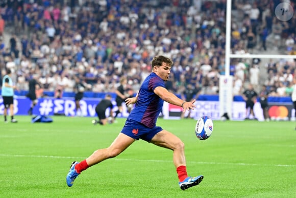 Echauffement - Antoine Dupont ( 9 - France ) - - Match d'ouverture de la coupe du monde de Rugby : La France l'emporte 27 à 13 face à la Nouvelle Zélande (All Blacks) au Stade de France à Saint-Denis le 8 septembre 2023. © Federico Pestellini / Panoramic / Bestimage 