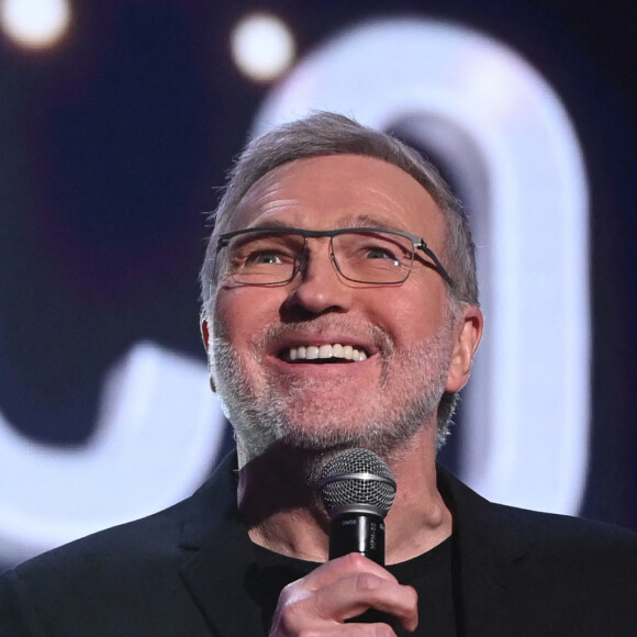 Laurent Ruquier a été interrogé sur la possibilité de participer à l'émission "Quelle époque !", présentée par Léa Salamé sur France 2, en tant qu'invité.
Exclusif - Laurent Ruquier - Anne Roumanoff fête ses 35 ans de carrière avec le spectacle "Anne Roumanoff & Co s'amusent" à l'Olympia de Paris le 4 décembre 2022. © Coadic guirec/Bestimage 