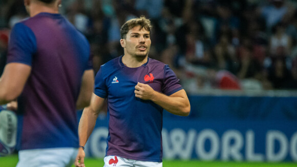 Antoine Dupont opéré : va-t-il revenir dans le XV de France et poursuivre la Coupe du monde ? On a la réponse !