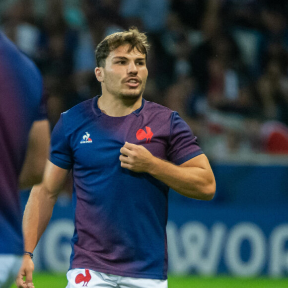 Lors du match contre la Namibie, Antoine Dupont a été victime une fracture maxillo-zygomatique
Antoine Dupont (XV de France) - Coupe du Monde de Rugby France 2023 du match de Poule A entre la France et l'Uruguay (27-12) au stade Pierre-Mauroy à Lille.