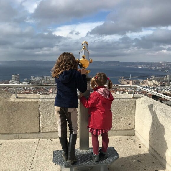 Anne Décis maman, rares photos de ses filles