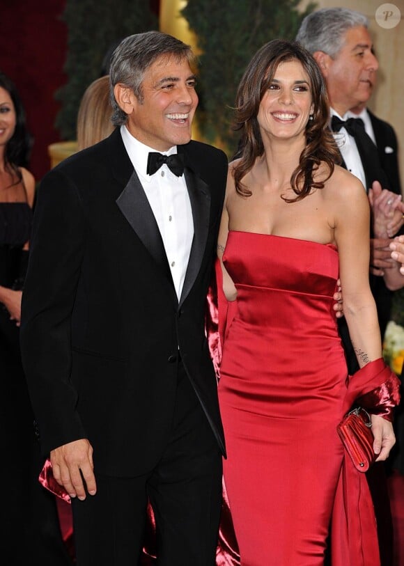 George Clooney et la belle Elisabetta Canalis, à l'occasion du tapis rouge de la 82e cérémonie des Oscars, au Kodak Theatre de Los Angeles, le 7 mars 2010.