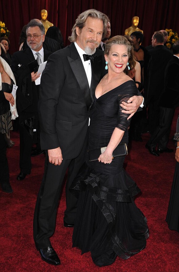 Jeff Bridges et sa femme, à l'occasion du tapis rouge de la 82e cérémonie des Oscars, au Kodak Theatre de Los Angeles, le 7 mars 2010.