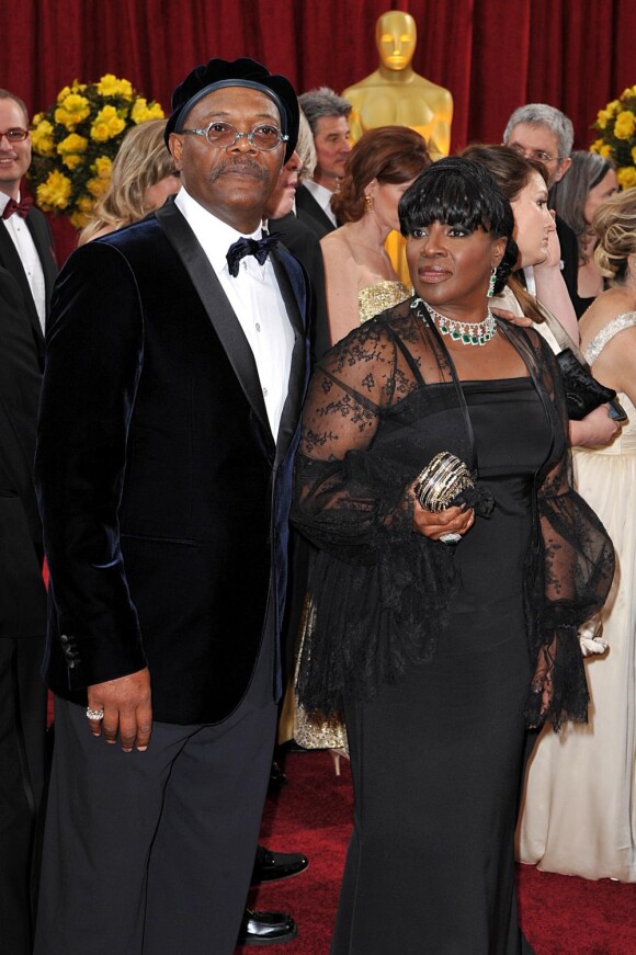 Samuel L. Jackson et sa femme, à l'occasion du tapis rouge de la 82e cérémonie des Oscars, au Kodak Theatre de Los Angeles, le 7 mars 2010.