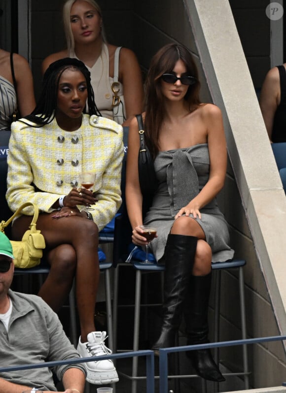 Emily Ratajkowski - Finale masculine opposant Novak Djokovic à Daniil Medvedev lors de l'US Open au stade Arthur Ashe. New York, le 10 septembre 2023.