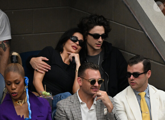 Kylie Jenner et son compagnon Timothée Chalamet - Finale masculine opposant Novak Djokovic à Daniil Medvedev lors de l'US Open au stade Arthur Ashe. New York, le 10 septembre 2023.