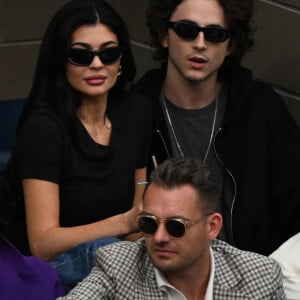 Kylie Jenner et son compagnon Timothée Chalamet - Finale masculine opposant Novak Djokovic à Daniil Medvedev lors de l'US Open au stade Arthur Ashe. New York, le 10 septembre 2023.