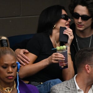 Kylie Jenner et son compagnon Timothée Chalamet - Finale masculine opposant Novak Djokovic à Daniil Medvedev lors de l'US Open au stade Arthur Ashe. New York, le 10 septembre 2023.