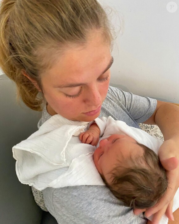 Il s'agit du premier enfant de sa fille Pauline, son aînée.
Alexandre Delpérier sur Instagram.