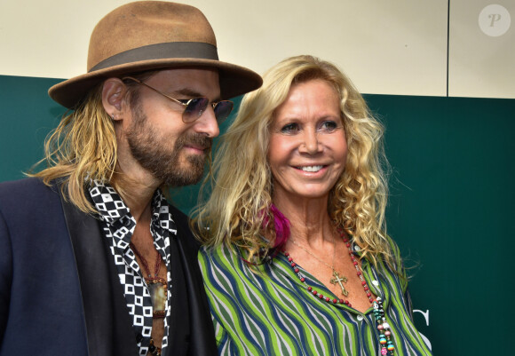 Richard Bauduin et sa compagne et Fiona Gélin - Prix des Deux Magots 2023 lors de la 90ème édition au café Les Deux Magots, le 25 septembre 2023 à Paris. G.Boley est le lauréat de cette année pour son livre "A ma soeur et unique" (Ed. Grasset). © Denis Guigenbourg / Bestimage 