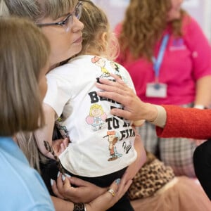 Elle était très proche de toutes les mamans.
Catherine (Kate) Middleton, princesse de Galles se rend au centre éducatif Orchards de Milton Regis à Sittingbourne le 27 septembre 2023. 