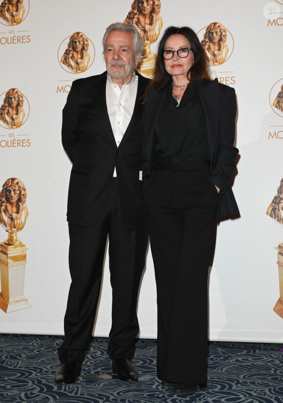 D'après les résultats, c'est une séquelle d’AVC qui a fait convulser l'amoureux d'Evelyne Bouix.
Pierre Arditi, Evelyne Bouix au photocall de la 33ème cérémonie des Molières aux Folies Bergère à Paris le 30 mai 2022. © Coadic Guirec / Bestimage