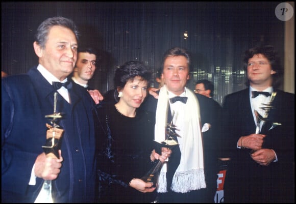 Roger Hanin, Anne Sinclair, Alain Delon et Patrick Sébastien lors des Sept d'or en 1990