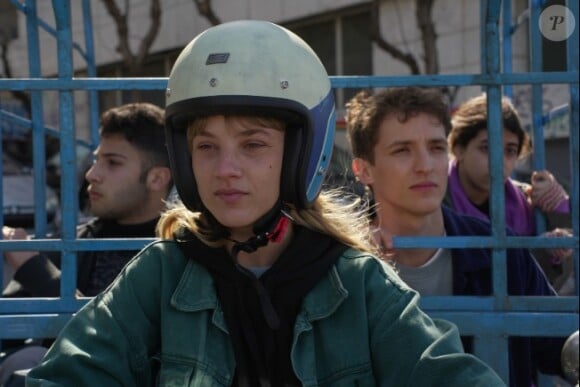 Aliocha Schneider dans la série "Salade Grecque".