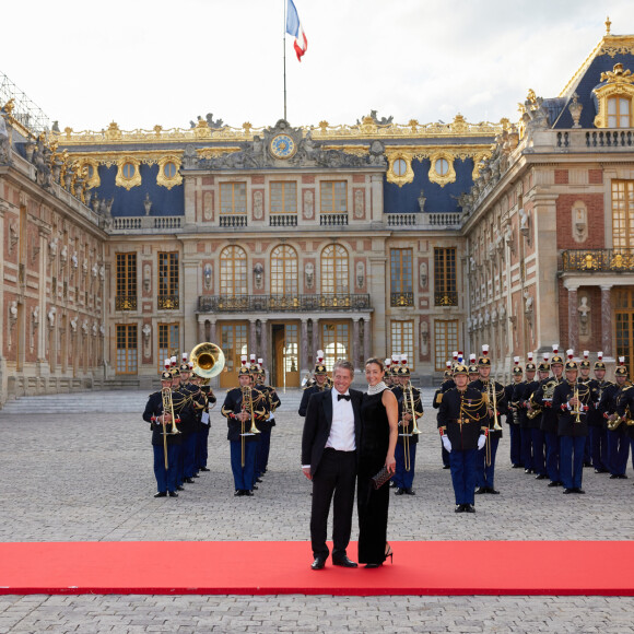 Hugh Grant et sa femme Anna Elisabet Eberstein - Dîner d'Etat au château de Versailles en l'honneur de la visite officielle du roi et de la reine d'Angleterre en France (20 - 22 septembre 2023). Le 20 septembre 2023. 150 invités triés sur le volet ont été conviés à cette occasion. © Moreau-Jacovides / Bestimage 