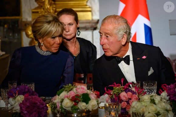 "Elle a beaucoup apprécié sa courtoisie et son sens de l'anecdote" a indiqué son entourage à Gala. 
Brigitte Macron, Le roi Charles III d'Angleterre - Toast et discours lors du dîner d'Etat au château de Versailles en l'honneur de la visite officielle du roi et de la reine d'Angleterre en France le 20 septembre 2023. © Eric Tschaen / Pool / Bestimage 