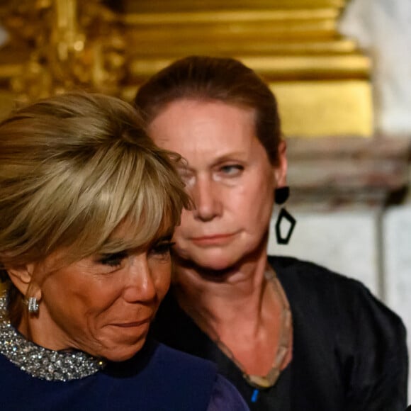 "Elle a beaucoup apprécié sa courtoisie et son sens de l'anecdote" a indiqué son entourage à Gala. 
Brigitte Macron, Le roi Charles III d'Angleterre - Toast et discours lors du dîner d'Etat au château de Versailles en l'honneur de la visite officielle du roi et de la reine d'Angleterre en France le 20 septembre 2023. © Eric Tschaen / Pool / Bestimage 