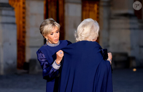 La reine consort Camilla Parker Bowles, Brigitte Macron - Dîner d'Etat au château de Versailles en l'honneur de la visite officielle du roi Charles III d'Angleterre et de la reine consort Camilla Parker Bowles de 3 jours en France. Le 20 septembre 2023 © Moreau-Jacovides / Bestimage 