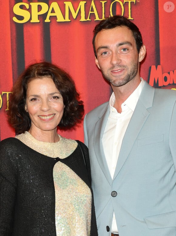 Elizabeth Bourgine et son fils Jules - Générale de la comédie musicale "Monty Python's Spamalot" au Théâtre de Paris, le 28 septembre 2023. © Coadic Guirec/Bestimage