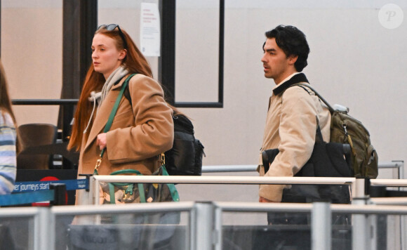 Exclusif - Joe Jonas, Sophie Turner et sa fille Willa prennent un avion à l'aéroport JFK à New York, le 10 avril 2023.