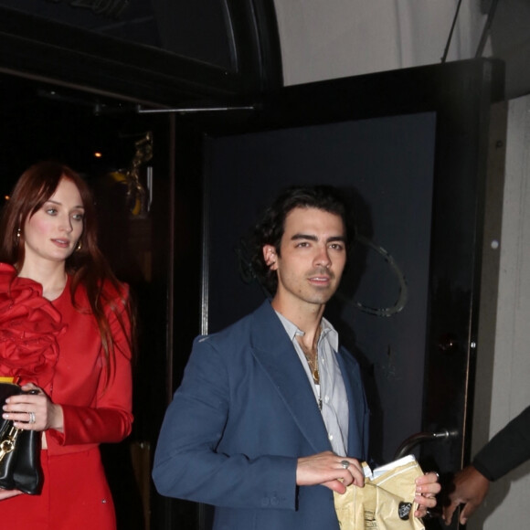 Joe Jonas, Sophie Turner à la sortie du restaurant "Craig's" à Los Angeles. Le 30 janvier 2023.