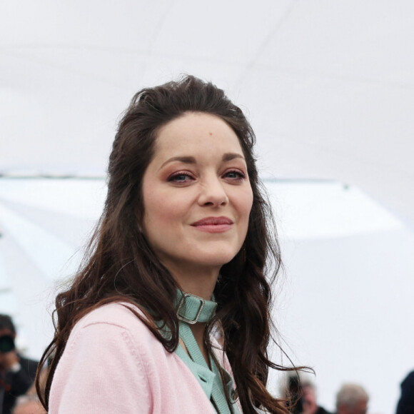 Marion Cotillard au photocall de "Little Girl Blue" lors du 76ème Festival International du Film de Cannes, le 21 mai 2023. © Jacovides / Moreau / Bestimage 