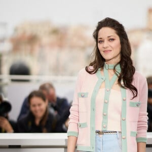 Marion Cotillard au photocall de "Little Girl Blue" lors du 76ème Festival International du Film de Cannes, le 21 mai 2023. © Jacovides / Moreau / Bestimage 