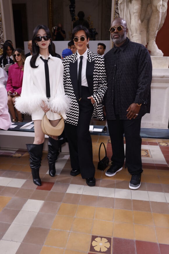 Kris Jenner et son mari Corey Gamble - Les célébrités assistent au défilé Valentino "Collection Prêt-à-Porter Printemps/Eté 2024" lors de la Fashion Week de Paris (PFW), le 1er octobre 2023. 