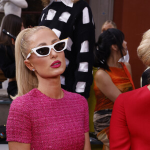 Paris Hilton - Les célébrités assistent au défilé Valentino "Collection Prêt-à-Porter Printemps/Eté 2024" lors de la Fashion Week de Paris (PFW), le 1er octobre 2023. 