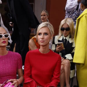 Avec sa soeur Nicky, elles ont joué les Barbie !
Paris Hilton et sa soeur Nicky Hilton - Les célébrités assistent au défilé Valentino "Collection Prêt-à-Porter Printemps/Eté 2024" lors de la Fashion Week de Paris (PFW), le 1er octobre 2023. 